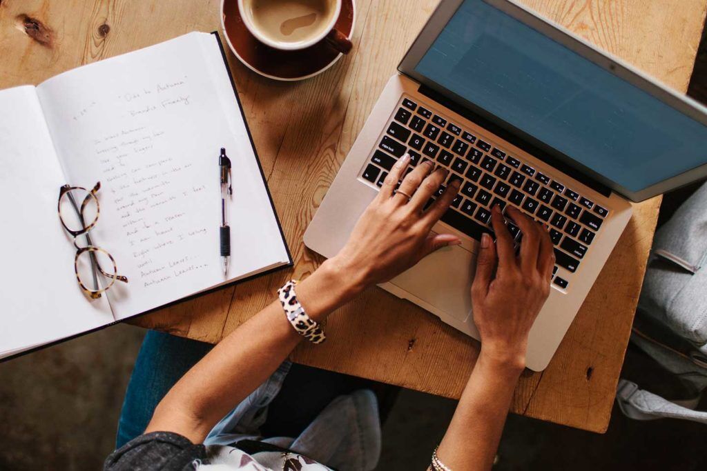 femfem-carrière-laptop-vrouw