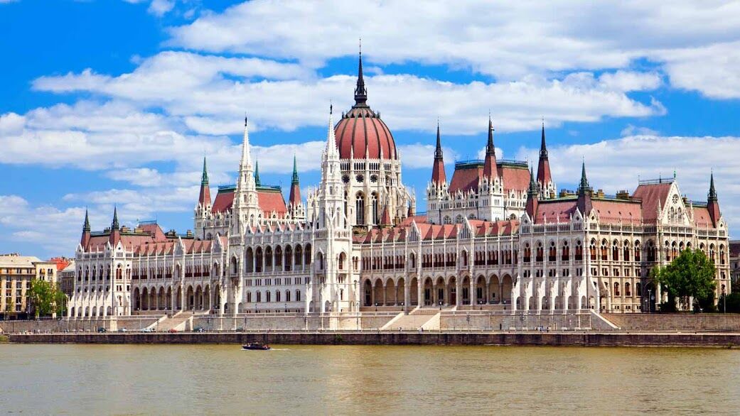 parlementsgebouw-budapest