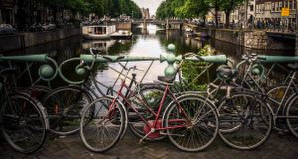 Illustratie voor: Amsterdam is een van de tien populairste steden om te bezoeken en om in te leven