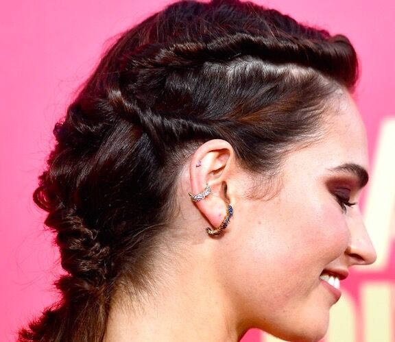 haar-gedraaid-opgestoken-trend-FEMFEM