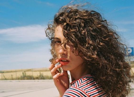 header-haar-krullen-messy-trends-FEMFEM