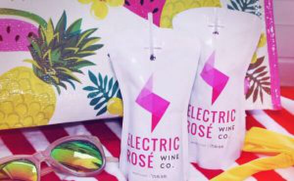 Illustratie voor: Haal je middelbare schooltijd terug met deze Capri Sun voor volwassenen