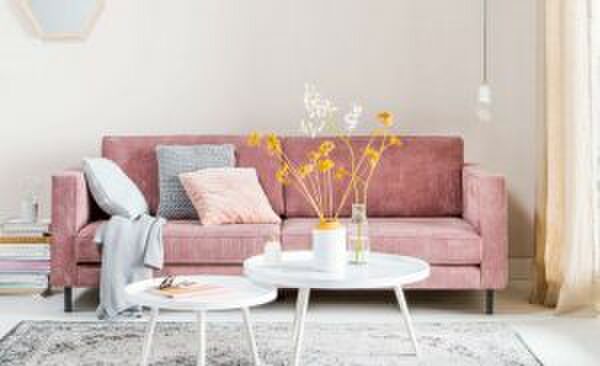 Illustratie voor: Inspiratie: roze meubels maken je interieur compleet
