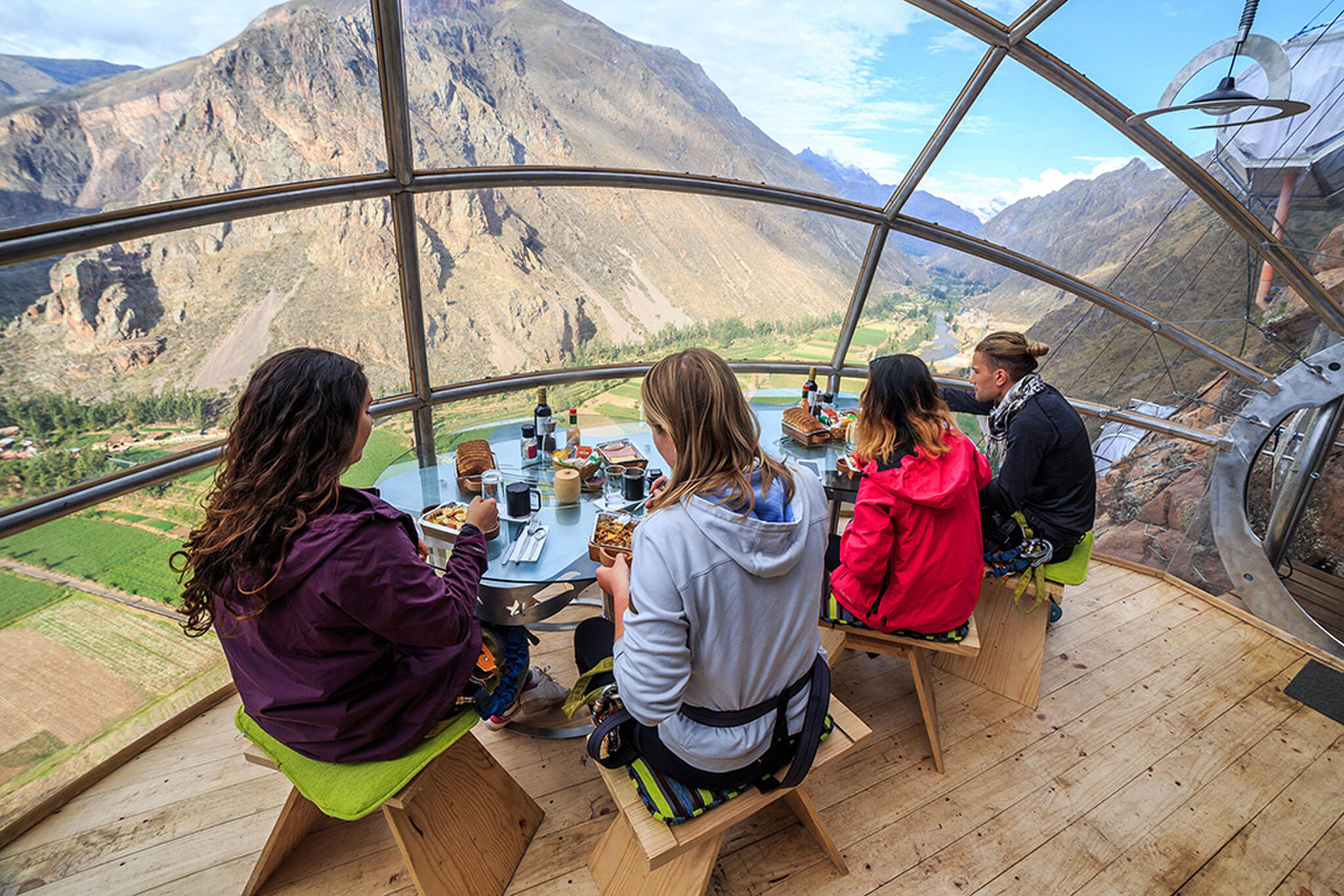 dinning-room-skylodge1