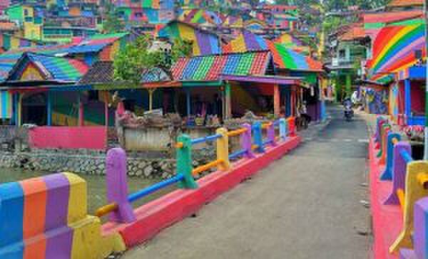 Illustratie voor: Hier wil je naartoe: een regenboog dorp in Indonesië