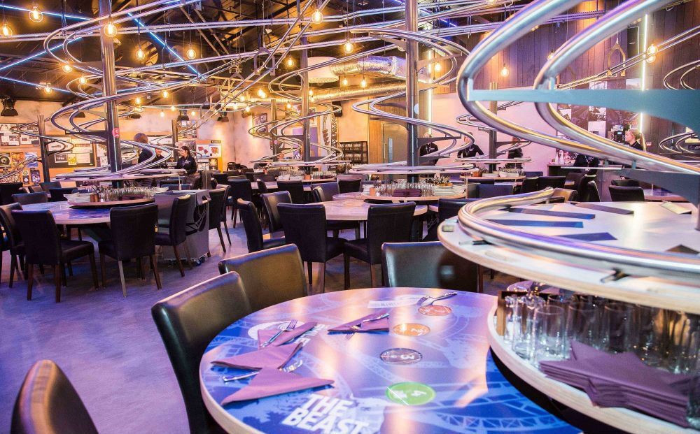 Achtbaan restaurant eten fem fem