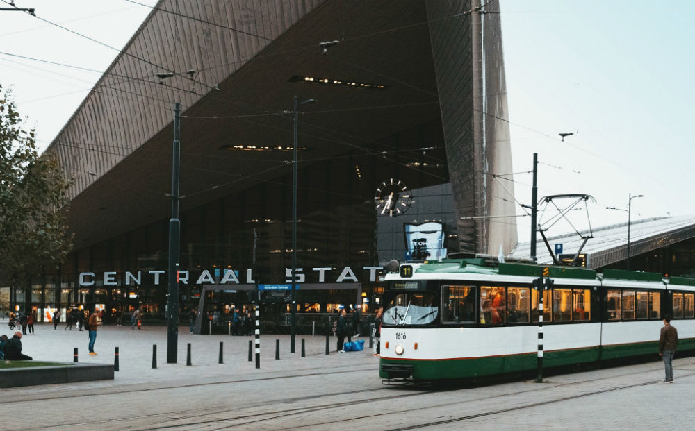Rottertram fem fem dineren in een authentiek rijdende tram