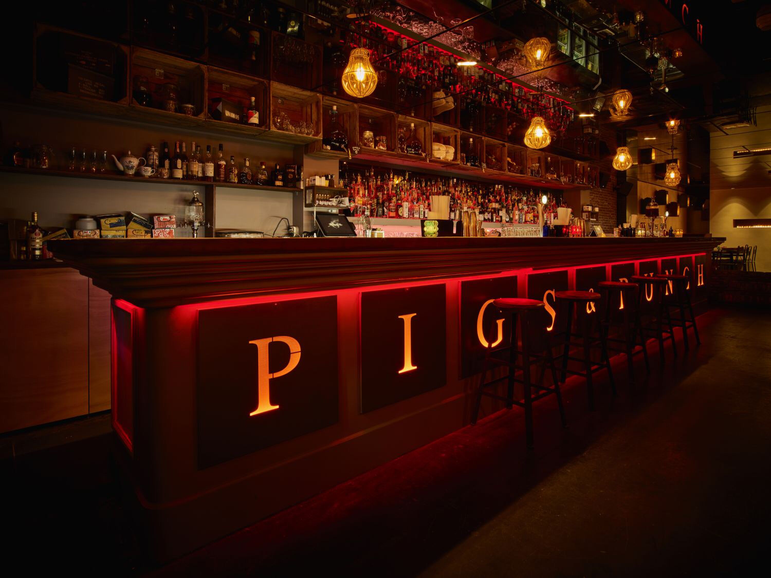pigs-and-punch-bar-femfem