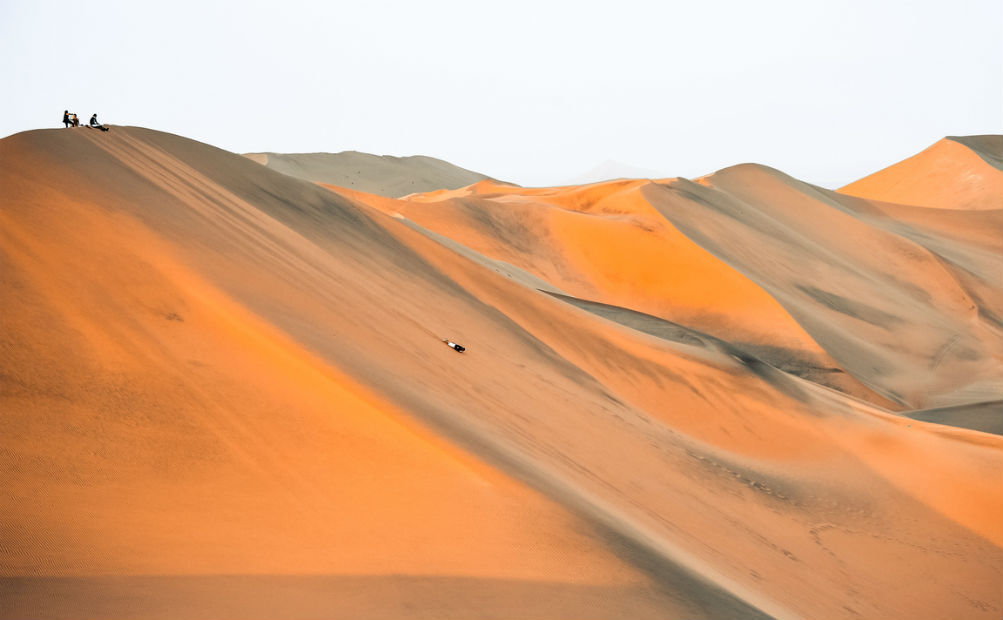 sandboarden-peru-femfem