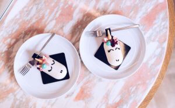 Illustratie voor: Deze volledig roze banketwinkel in Polen heeft het meest perfecte eten ooit