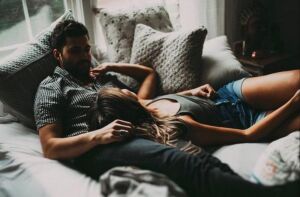 Illustratie voor: Netflix & Chill is goed voor je relatie