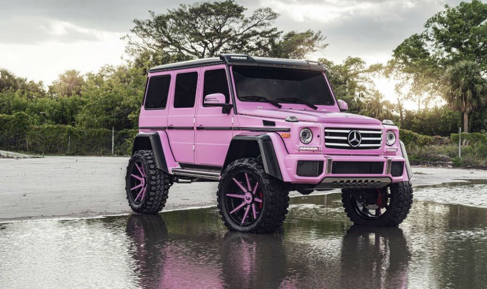 Roze auto FEM FEM