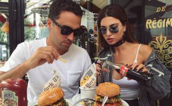 Illustratie voor: Onderzoek: waarom gelukkige koppels eerder dik worden