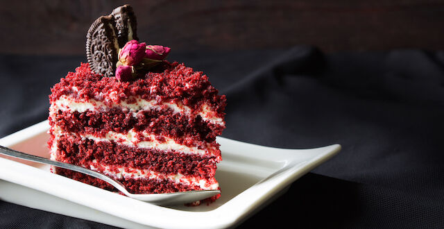 red-velvet-cheesecake