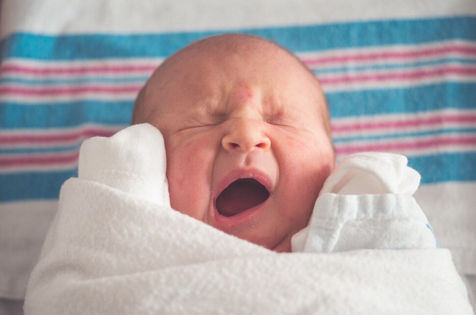 baby stoppen met huilen FEM FEM