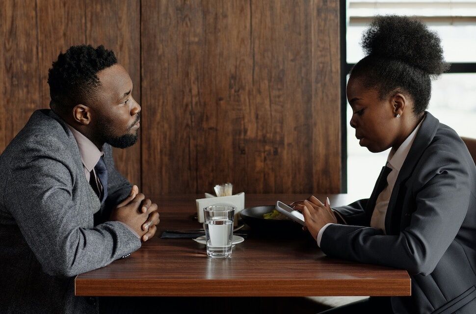 Onaangename date FEM FEM