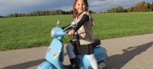 Illustratie voor: Natuurlijk bij de Lidl: de mini Vespa maakt zijn comeback