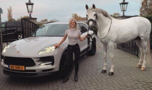 Illustratie voor: Niet verkeerd! Dit is het vermogen van televisie-ster Britt Dekker