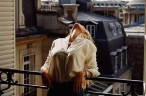 Illustratie voor: Zie jij de drukte niet meer zitten? Hier zijn 5 makkelijke manieren om je hoofd leeg te maken!