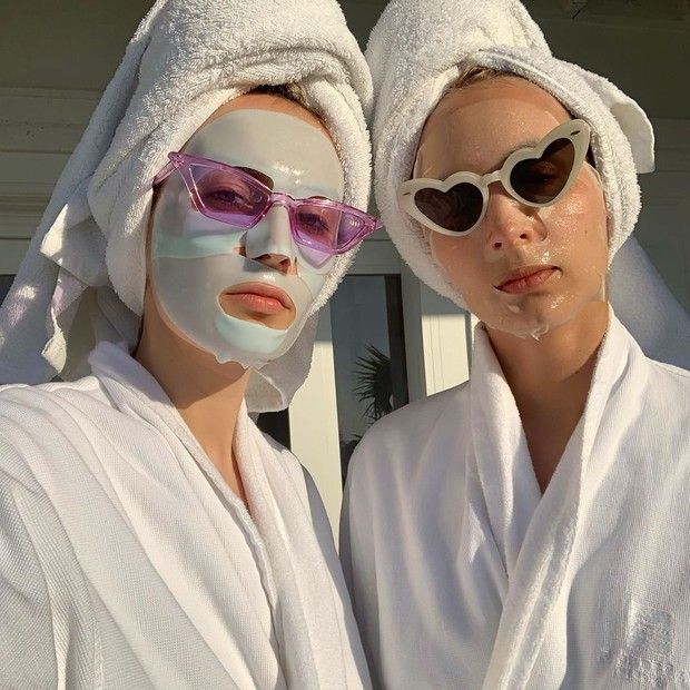 vriendinnen masker FEM FEM
