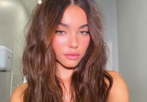 Illustratie voor: Wishing for long hair? 5 tips om jouw haar sneller te laten groeien