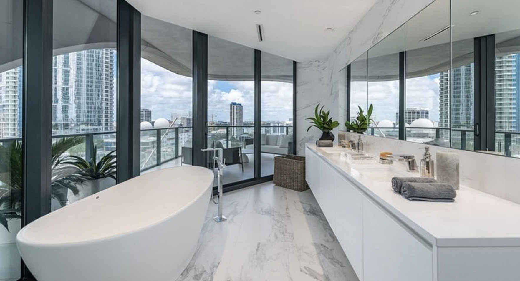 Foto's: One Thousand Museum Residences by Zara Hadid Architects