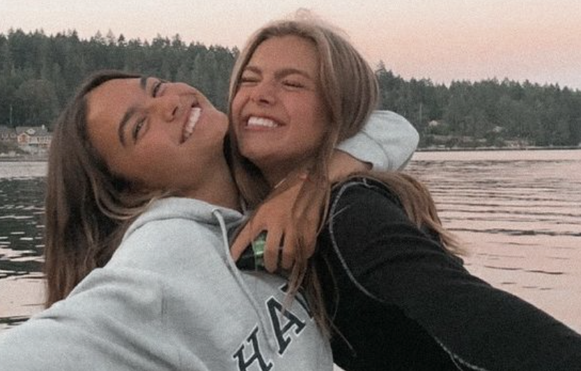 girls hug