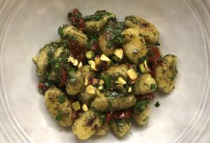 Illustratie voor: Recept voor één persoon: gekruide gnocchi met ansjovis