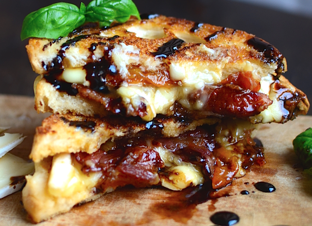 bacon brie tosti