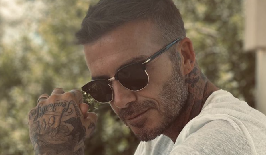 Oeh la la: David Beckham laat zijn blote billen zien