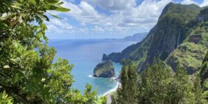 Illustratie voor: Binnen 4 uur ben je op dit exotische eiland!