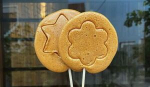 Illustratie voor: Met dit recept maak je Ppopgi (en kun je zelf Squid Game spelen)