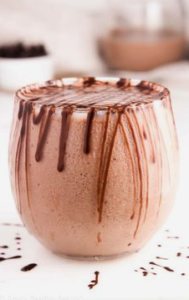 Glutenvrij en koolhydraat arme chocolade smoothie