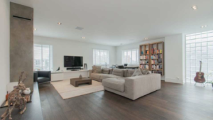 penthouse van Monica Geuze in Vinkeveen staat te koop