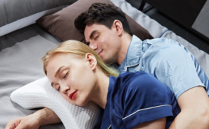 hele nacht comfortabel in de armen van je vriend liggen