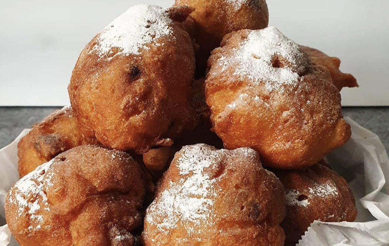 zo veel oliebollen moet je eten om &eacute;&eacute;n kilo aan te komen
