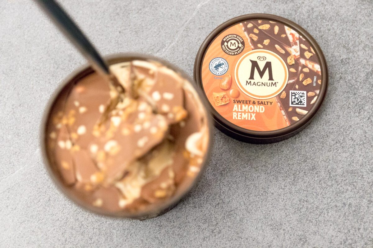 Magnum lanceert nieuwe ijssmaak Sweet & Salty Almond Remix