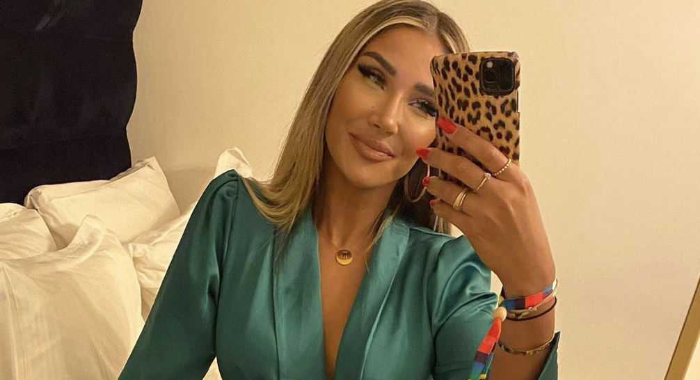 What: is Janice Blok gevallen voor een nieuwe jongere lover?