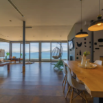In dit penthouse met sea view overnacht je voor 15 euro per nacht