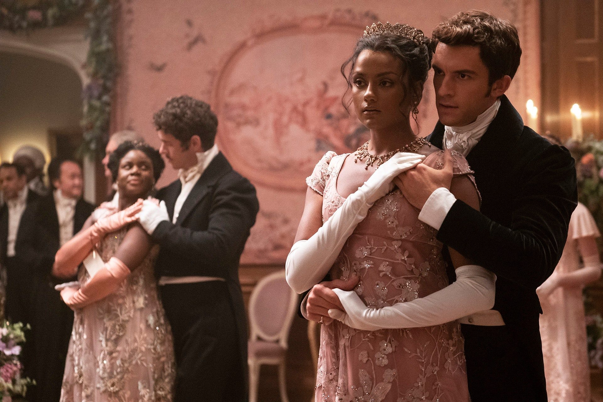 Bridgertons Jonathan Bailey vertelt hoe ‘intieme’ scenes worden gemaakt
