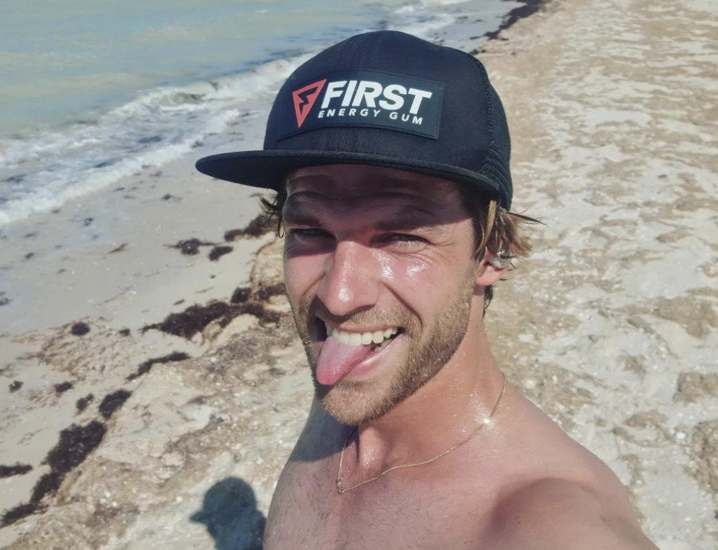 Omg! Bachelor Thomas trekt zijn kleren uit voor Chantal Janzen