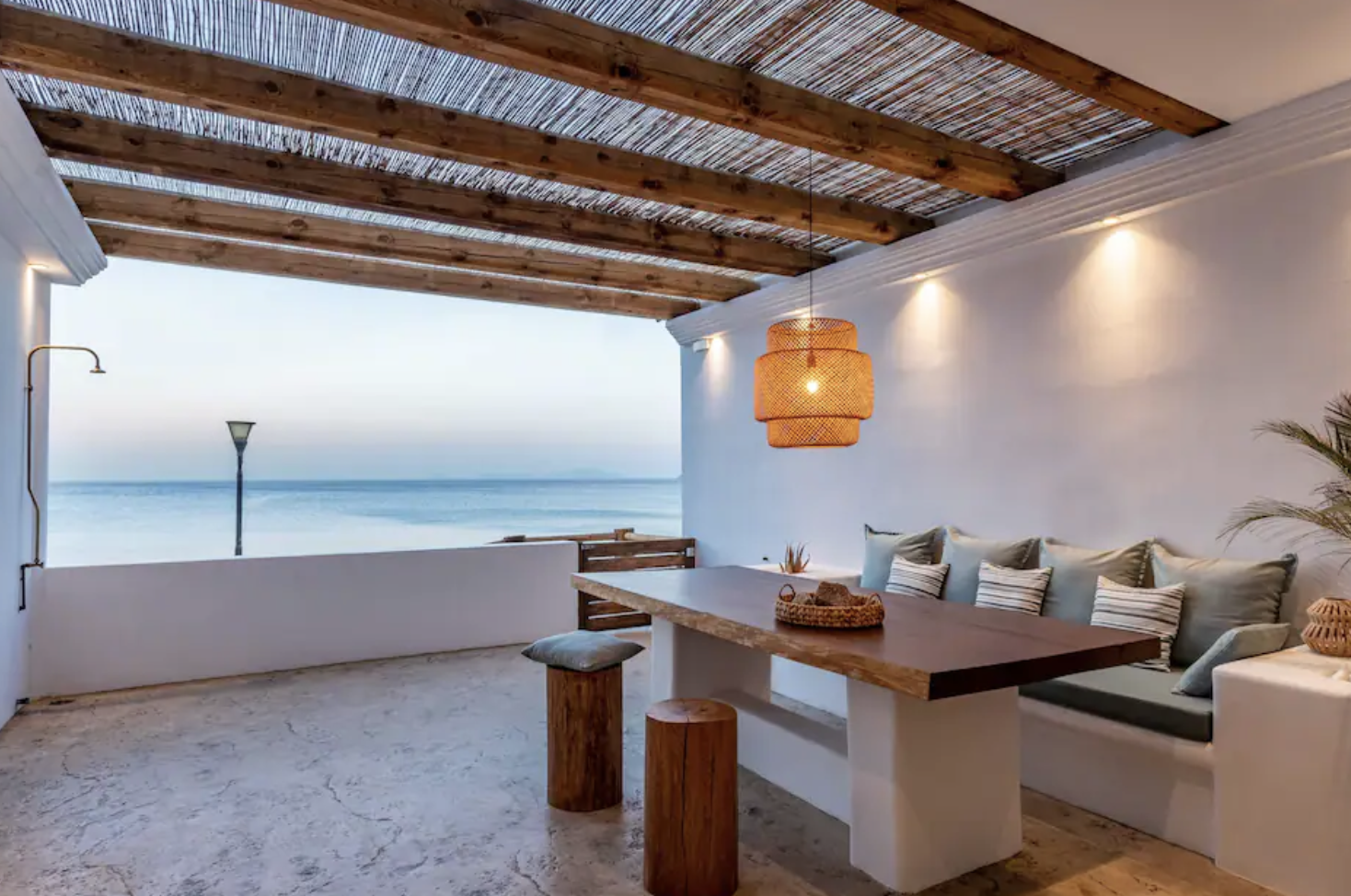 Deze gehele Griekse spa villa huur je voor maar €20 per nacht