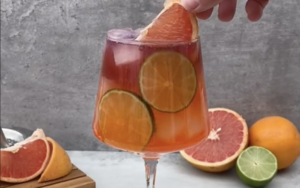 Deze variatie op Aperol Spritz gaat sowieso het zomerdrankje van 2022 worden