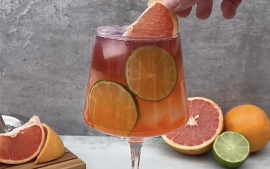 Deze variatie op Aperol Spritz gaat sowieso het zomerdrankje van 2022 worden