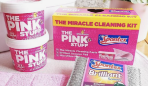 roze schoonmaakmiddel