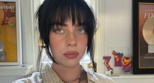 Billie Eilish zoenend gespot met nieuwe vriend Jesse Rutherford