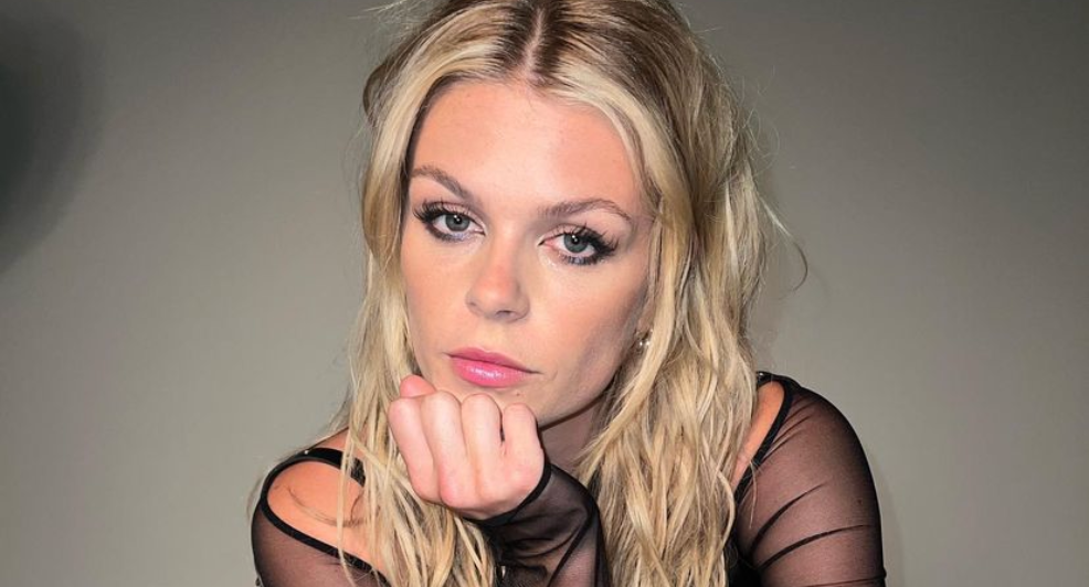 Davina Michelle bruin haar