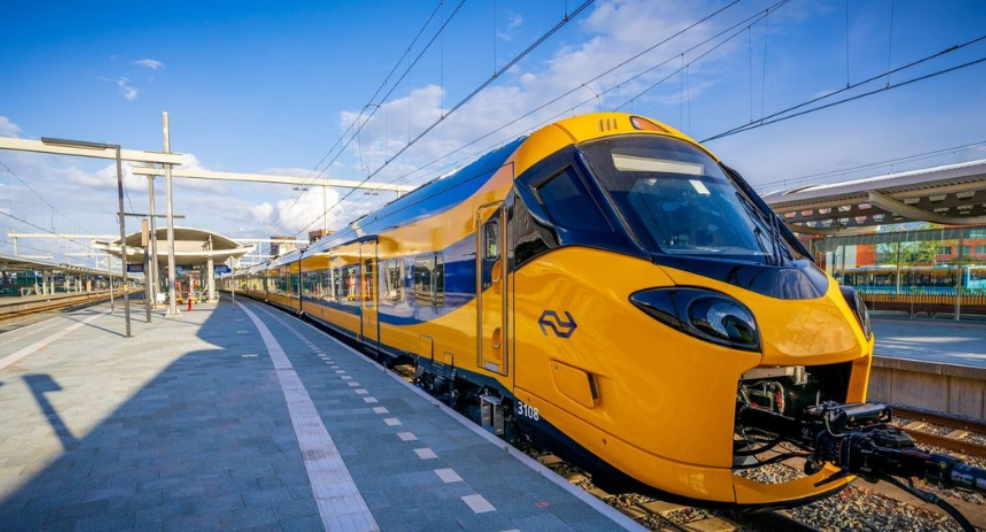 Man bakt kaassouffl&eacute; in trein airfyer