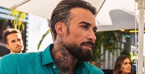 Fabrizio Tzinaridis Blonde lokken uiterlijk Temption Island de Bachelor