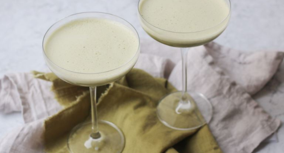 matcha martini januari 2023 cocktail heerlijk drankje
